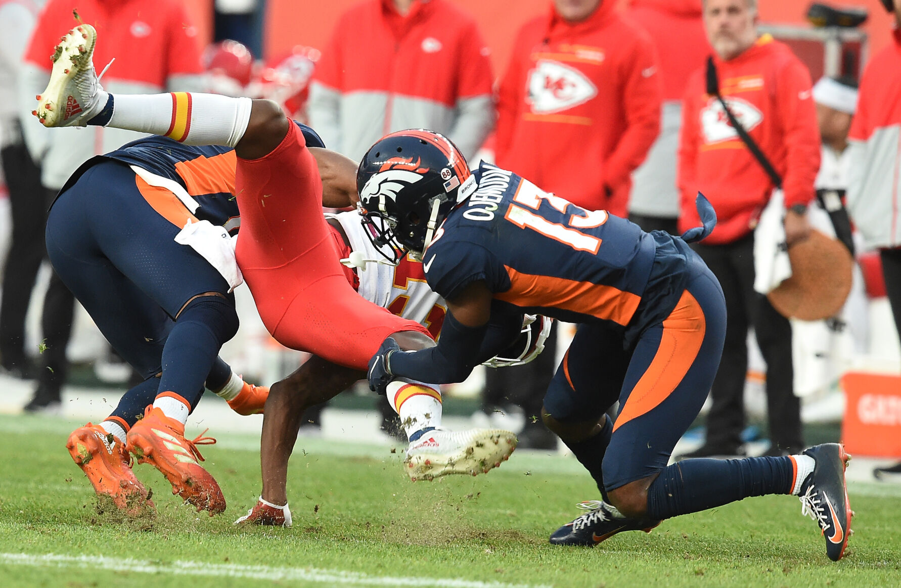 010922-s-news-broncos-chiefs 2853 .jpg